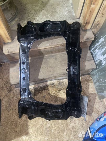 Подрамник W211 4matic