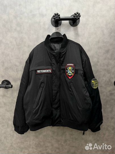 Бомбер vetements police тренд 2024