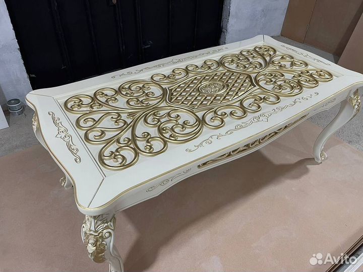 Кухонный стол