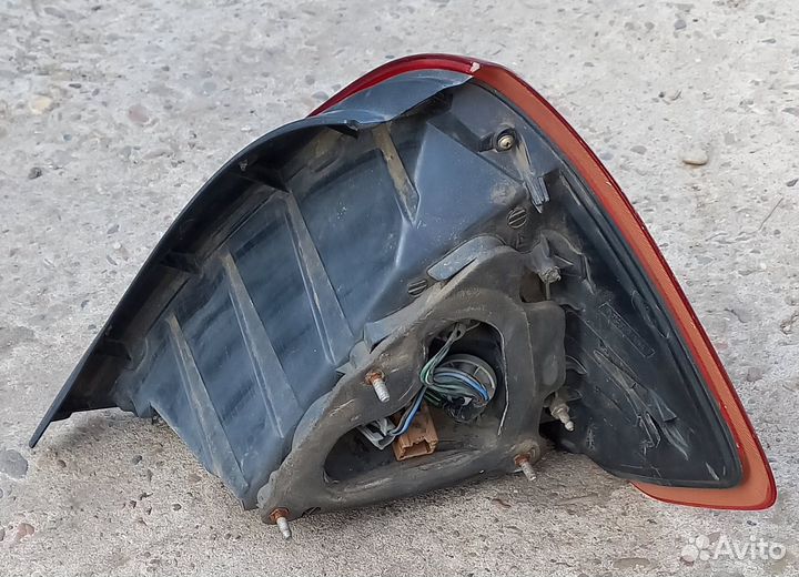 Стоп-сигнал левый Nissan Tiida Latio SC11