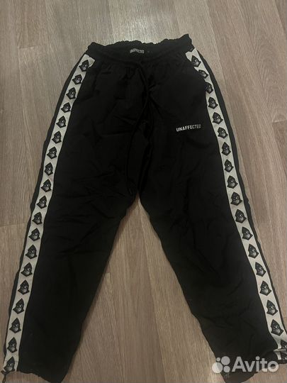 Брюки с лампасами