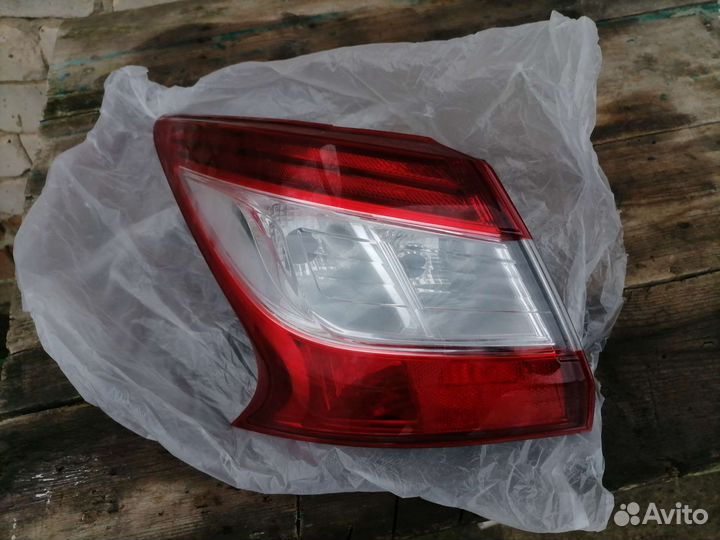 Фара Nissan Tiida c 13
