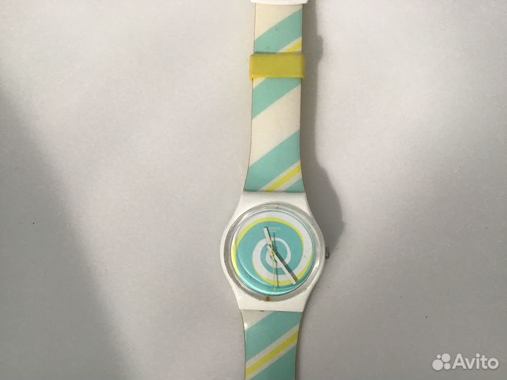 Часы Swatch разноцветные