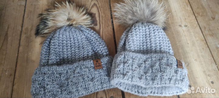 Шапка с натуральным помпоном женская