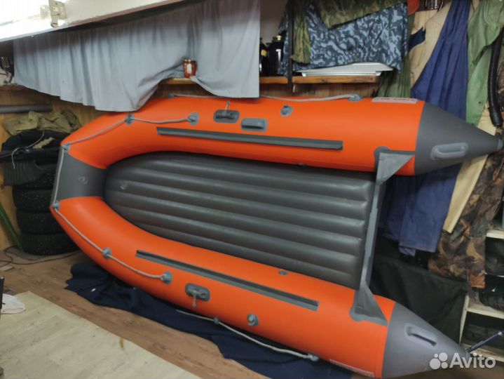 Надувная лодка с мотором