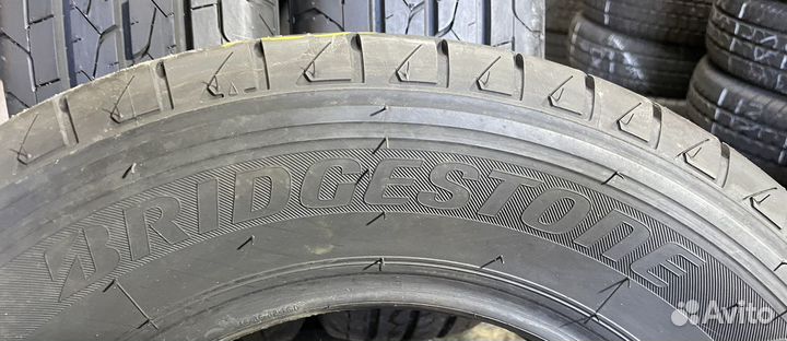 Bridgestone Duravis R660 215/65 R15C