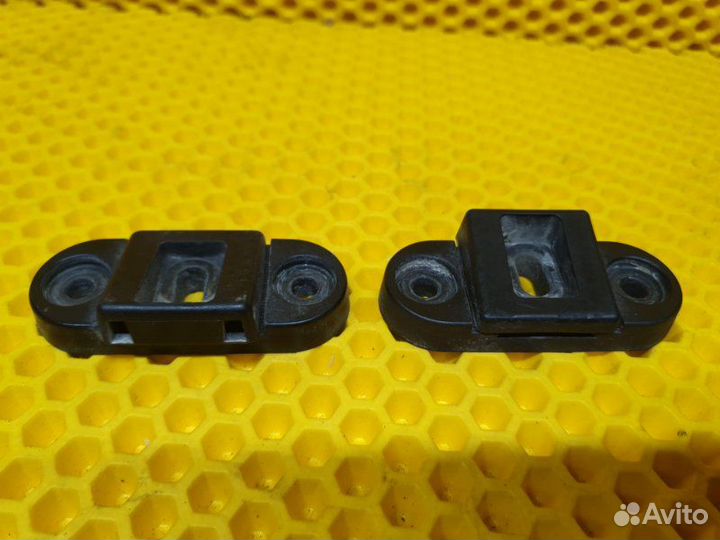 Отбойник крышки багажника Skoda Superb лифтбек 2