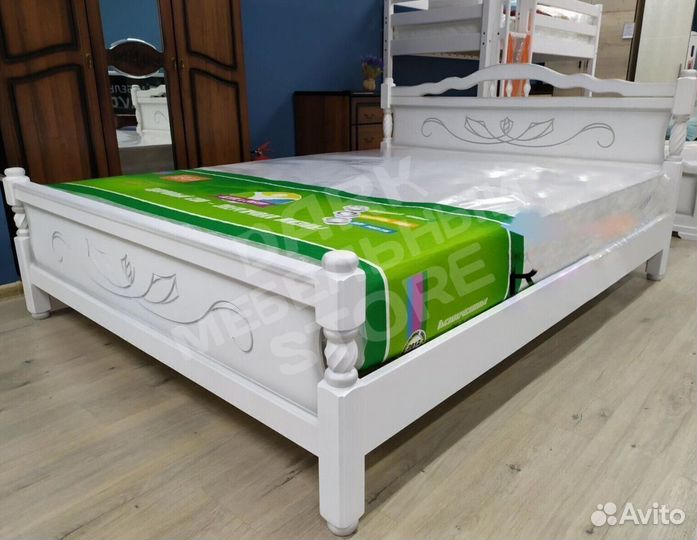 Кровать массив
