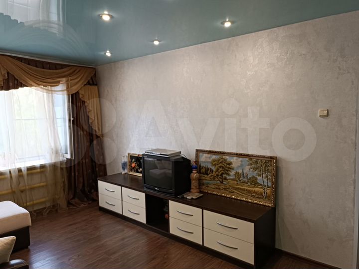 2-к. квартира, 53 м², 3/10 эт.