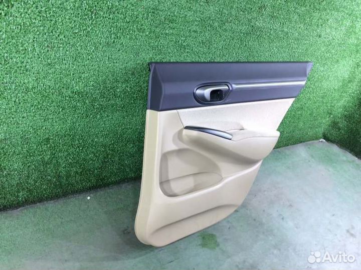 Обшивка двери задняя правая Honda Civic FD1 R18A