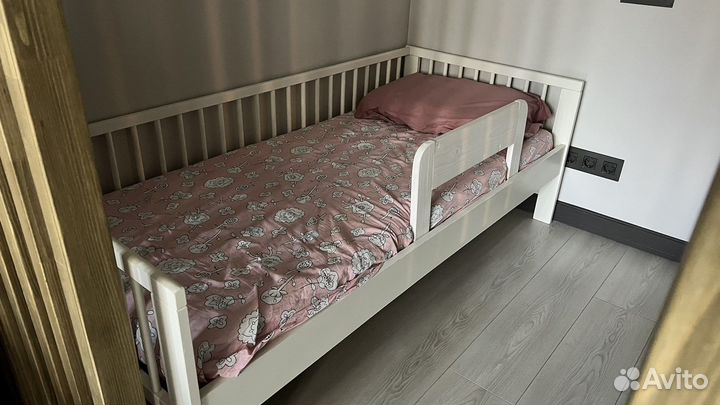 Бортик для детской кровати