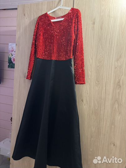 Платье женское праздничное 42 44