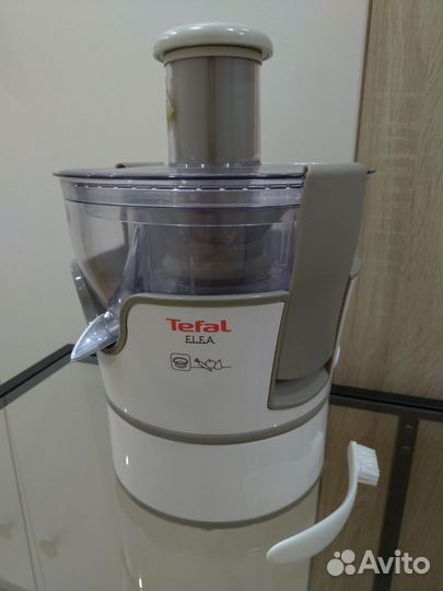 Центробежная соковыжималка Tefal Elea ZN35013E