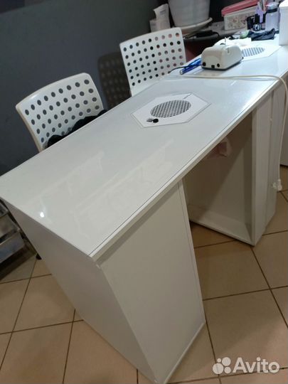 Продам маникюрный стол