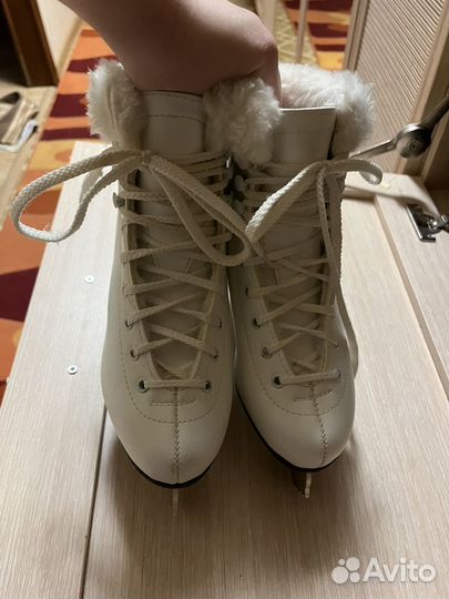 Коньки фигурные 35 размер