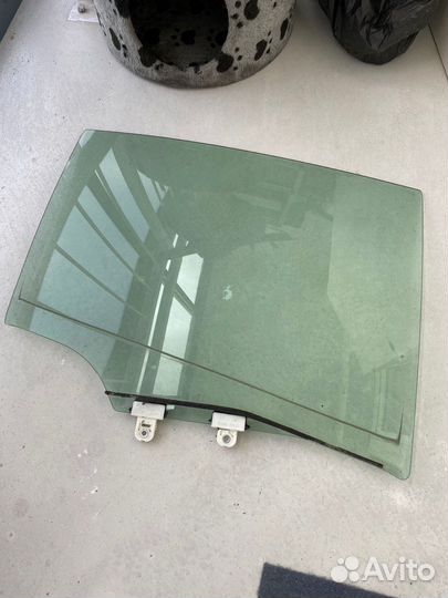 Заднее стекло infiniti G35