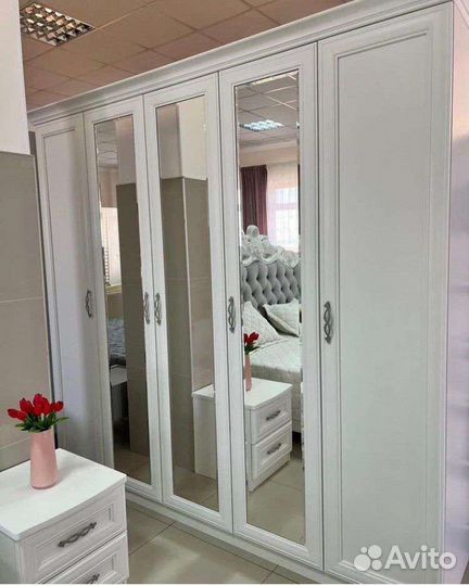 Спальный гарнитур