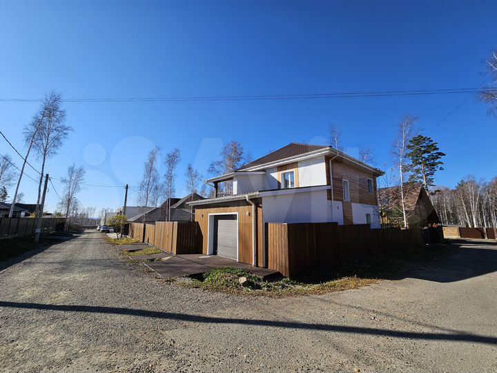 Дом 230 м² на участке 8,5 сот.