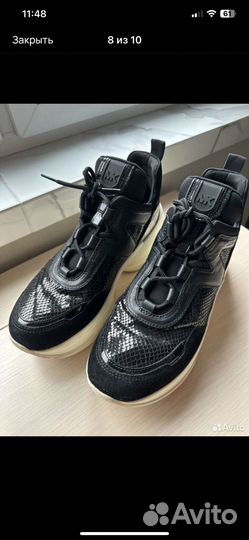 Кроссовки женские