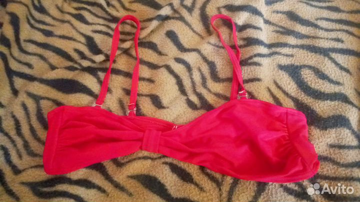 Верх от купальника красный