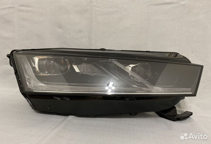 Фара правая Octavia A8 Matrix Led 2020-2023