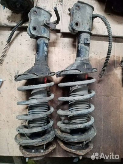 Стойки передние Hyundai Accent