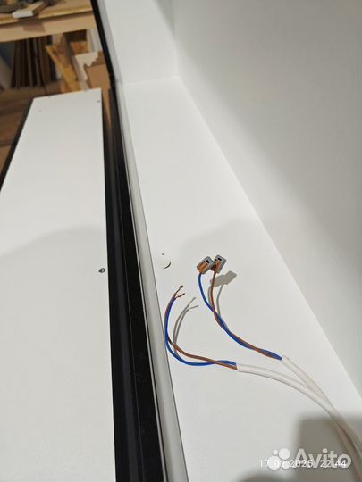 Шкафчик витрина