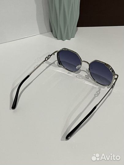 Солнцезащитные очки женские valentino