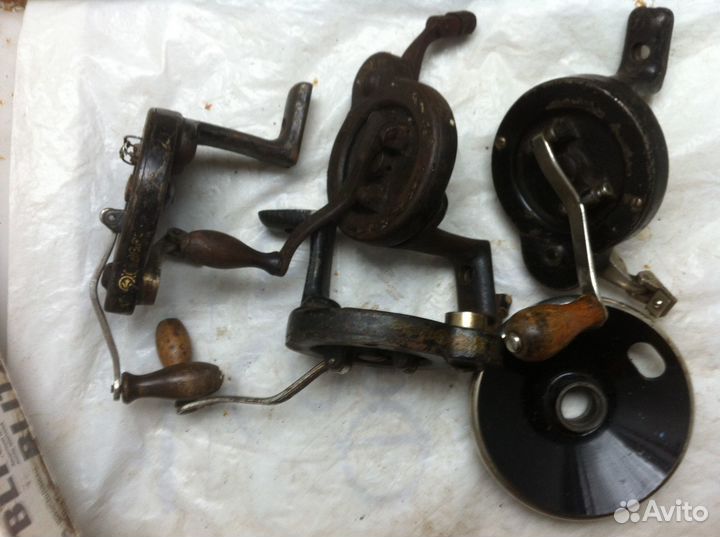 Бытовая швейная машинка и зап.части