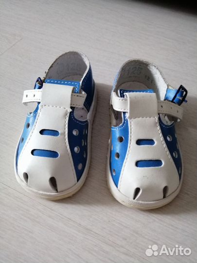 Сандали новые
