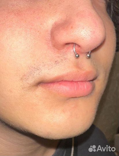 Мастер по пирсингу