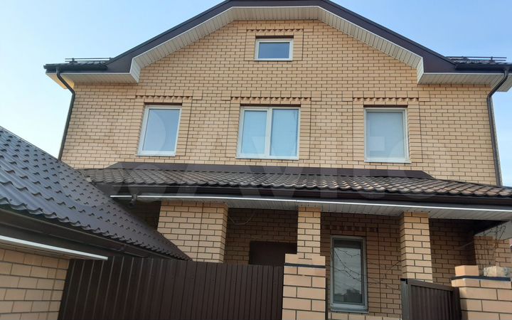 Дом 214,2 м² на участке 15 сот.