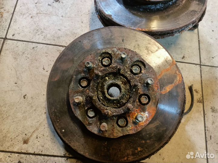 Поворотные кулаки Nissan Pathfinder R50