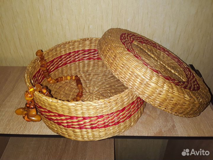 Плетёная шкатулка корзинка с крышкой