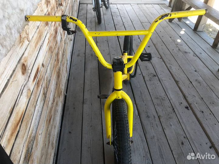 Желтый BMX