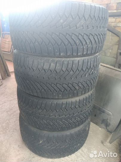 Nokian Tyres Hakkapeliitta 8 SUV 275/40 R20 106T