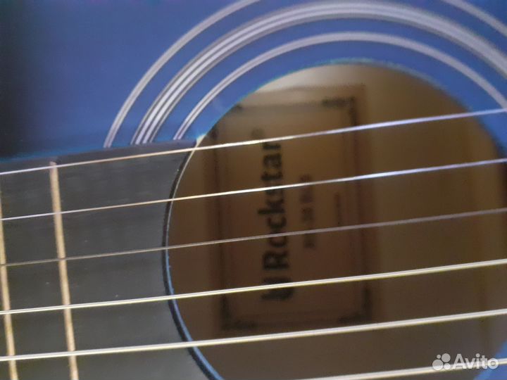 Акустическая гитара