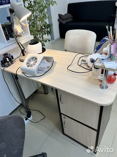 Маникюрный стол