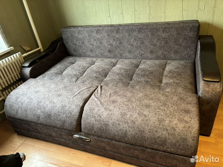 Диван прямой раскладной большой