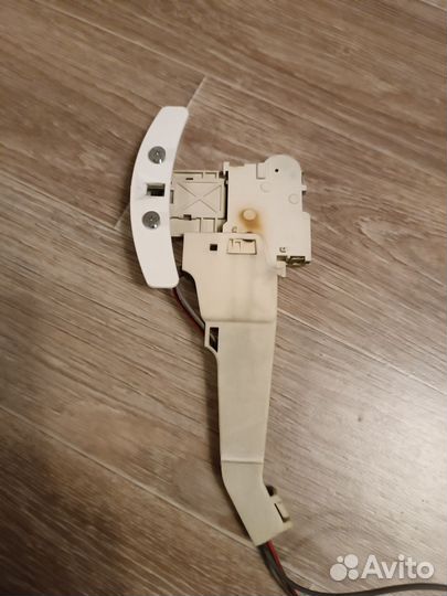 Блокиратор люка стиральной машины занусси