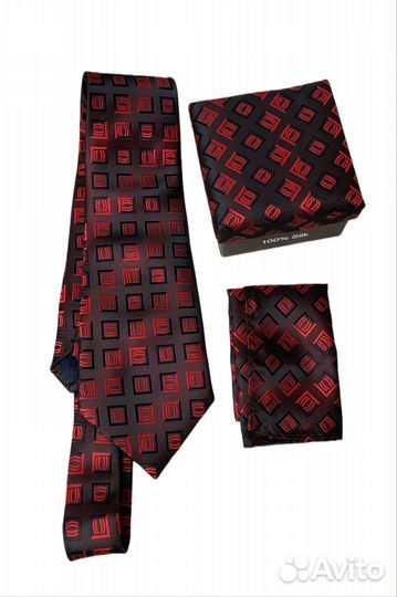 Новый галстук в коробочке бордовый