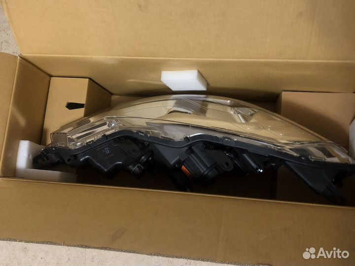 Citroen C-Crosser Фара Xenon