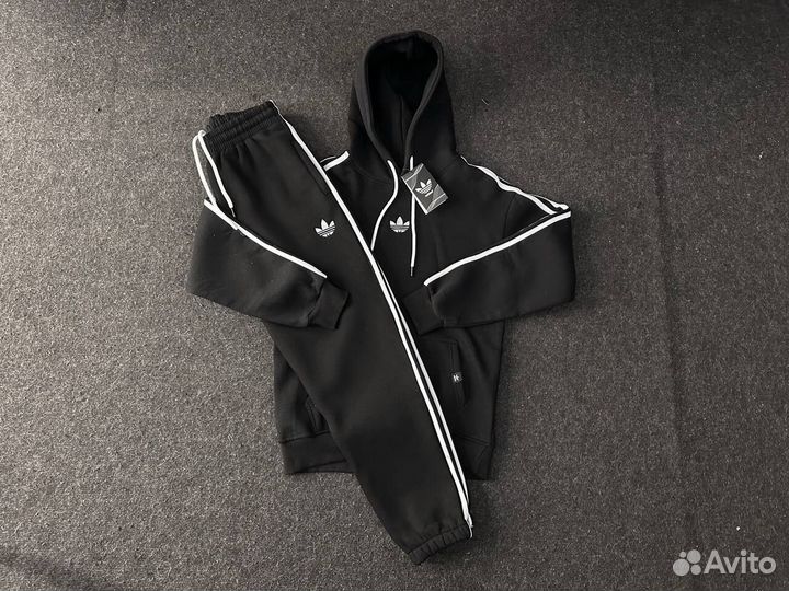 Спортивный костюм Adidas мужской новый