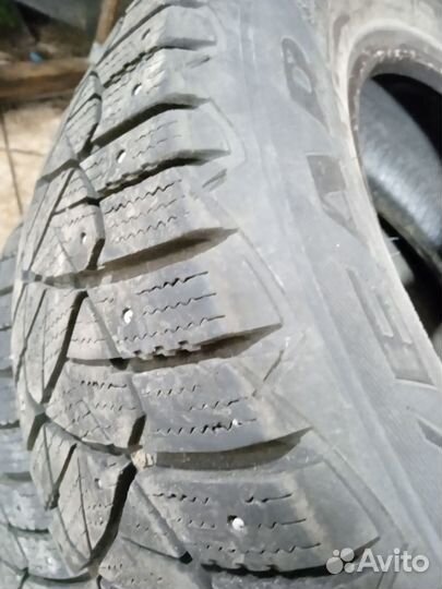 Goodyear Ultragrip 600 215/65 R16 98T