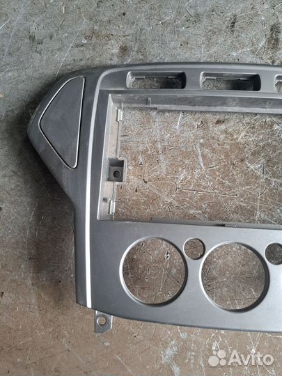 Рамка магнитолы Ford Mondeo