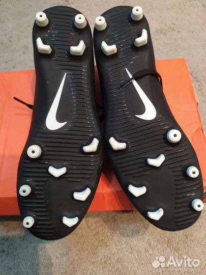 Футбольные бутсы nike