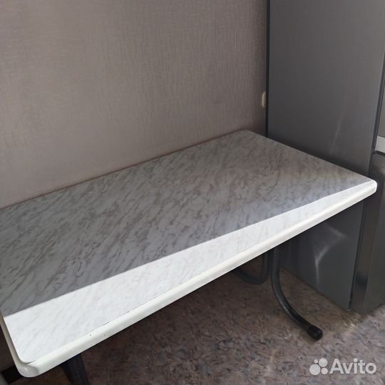 Кухонный стол