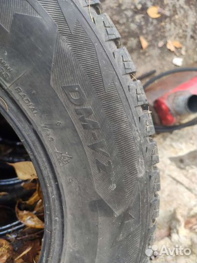 Bridgestone Blizzak DM-V2 235/60 R16