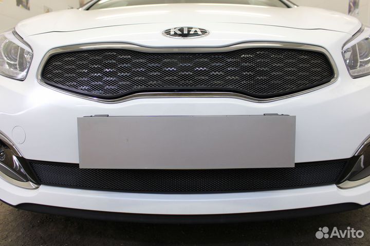 Защитная сетка радиатора верх черная Kia Ceed (201