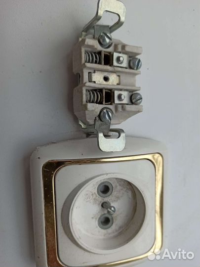 Розетки встраиваемые, выключатели